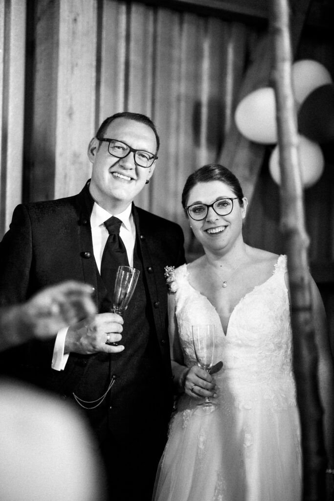 Hochzeitsreportage - Kirchliche Hochzeit Brautpaar, Gäste, Stimmung, Eventlocation & Kirche