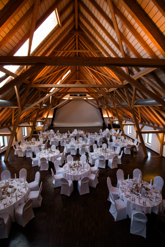 Hochzeitsreportage - Kirchliche Hochzeit Brautpaar, Gäste, Stimmung, Eventlocation & Kirche