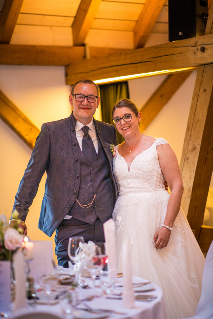 Hochzeitsreportage - Kirchliche Hochzeit Brautpaar, Gäste, Stimmung, Eventlocation & Kirche