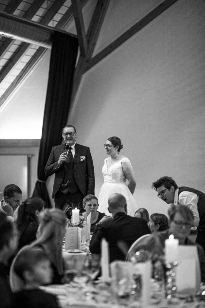 Hochzeitsreportage - Kirchliche Hochzeit Brautpaar, Gäste, Stimmung, Eventlocation & Kirche