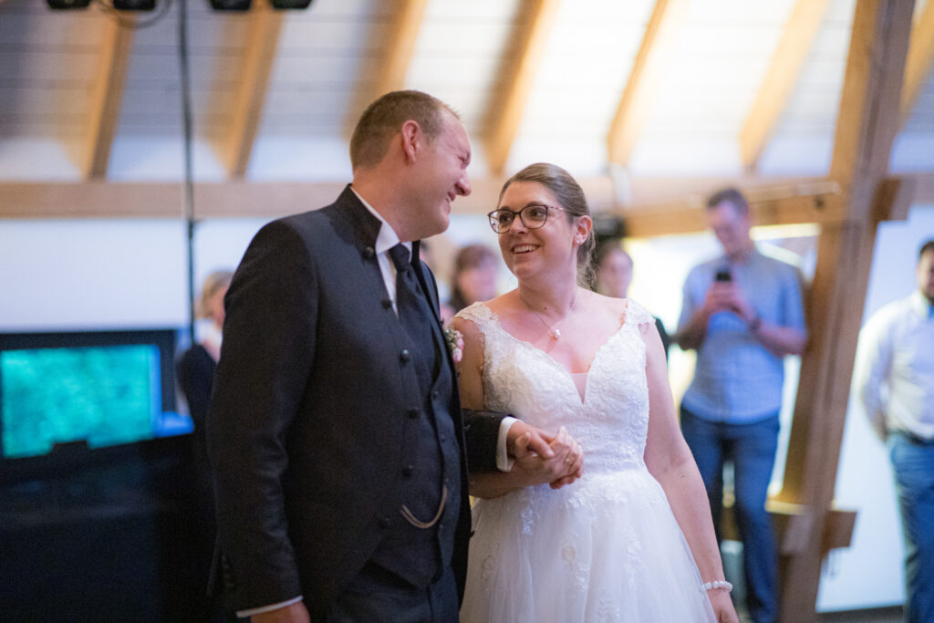 Hochzeitsreportage - Kirchliche Hochzeit Brautpaar, Gäste, Stimmung, Eventlocation & Kirche