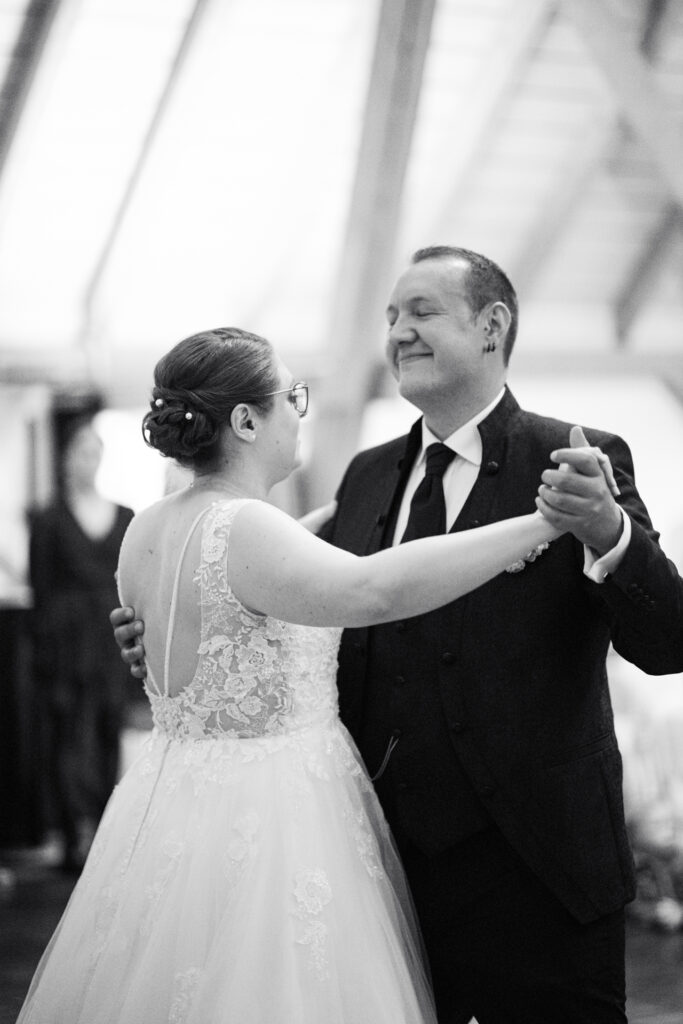 Hochzeitsreportage - Kirchliche Hochzeit Brautpaar, Gäste, Stimmung, Eventlocation & Kirche