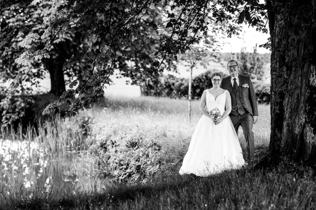 Hochzeitsreportage - Kirchliche Hochzeit Brautpaar, Gäste, Stimmung, Eventlocation & Kirche