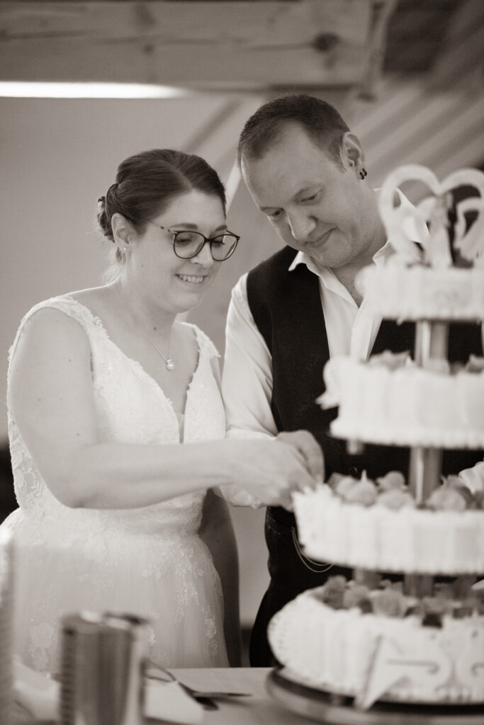 Hochzeitsreportage - Kirchliche Hochzeit Brautpaar, Gäste, Stimmung, Eventlocation & Kirche