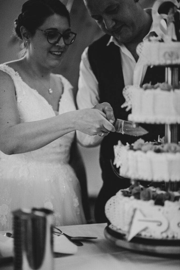 Hochzeitsreportage - Kirchliche Hochzeit Brautpaar, Gäste, Stimmung, Eventlocation & Kirche