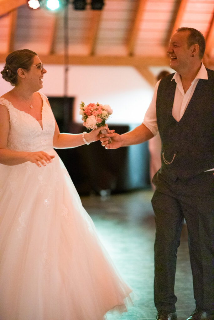Hochzeitsreportage - Kirchliche Hochzeit Brautpaar, Gäste, Stimmung, Eventlocation & Kirche