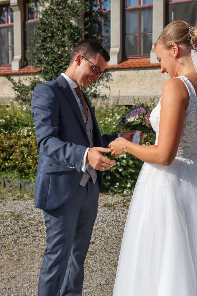 Hochzeitsreportage - Brautpaar, Gäste, Kirche, Eventlocation, Schlossgarten