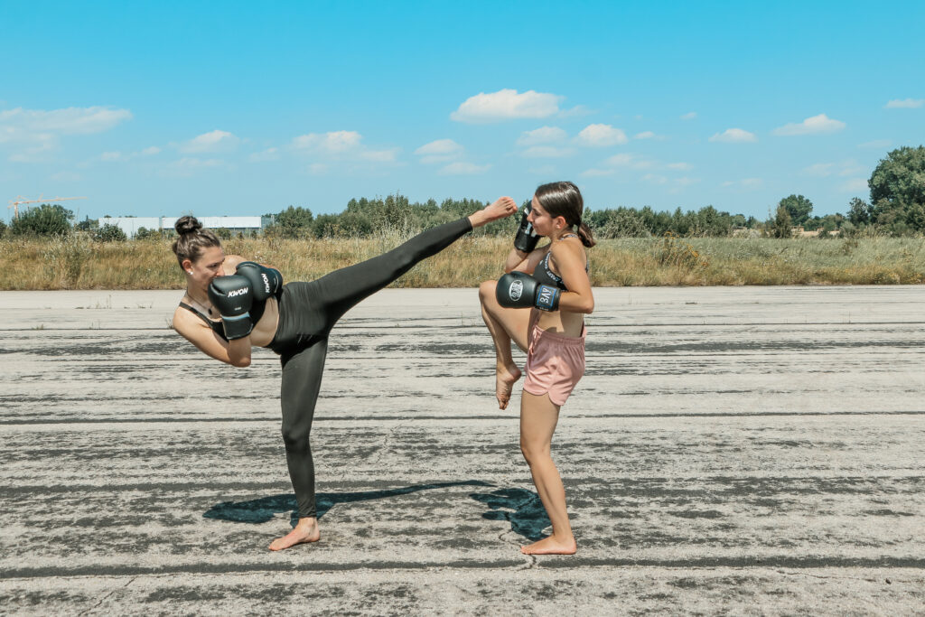 Freundinnen - Sport Reportage - Kampfsport