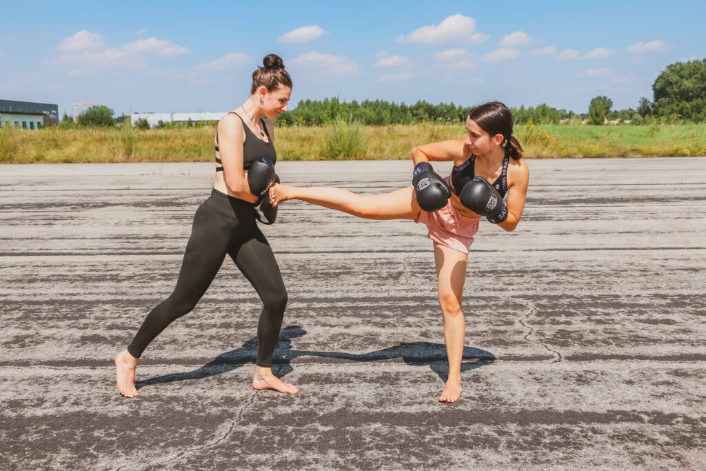 Freundinnen - Sport Reportage - Kampfsport