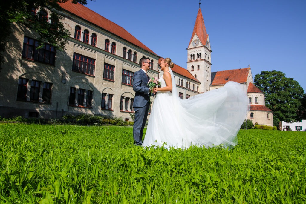 Hochzeitsreportage - Brautpaar, Gäste, Kirche, Eventlocation, Schlossgarten