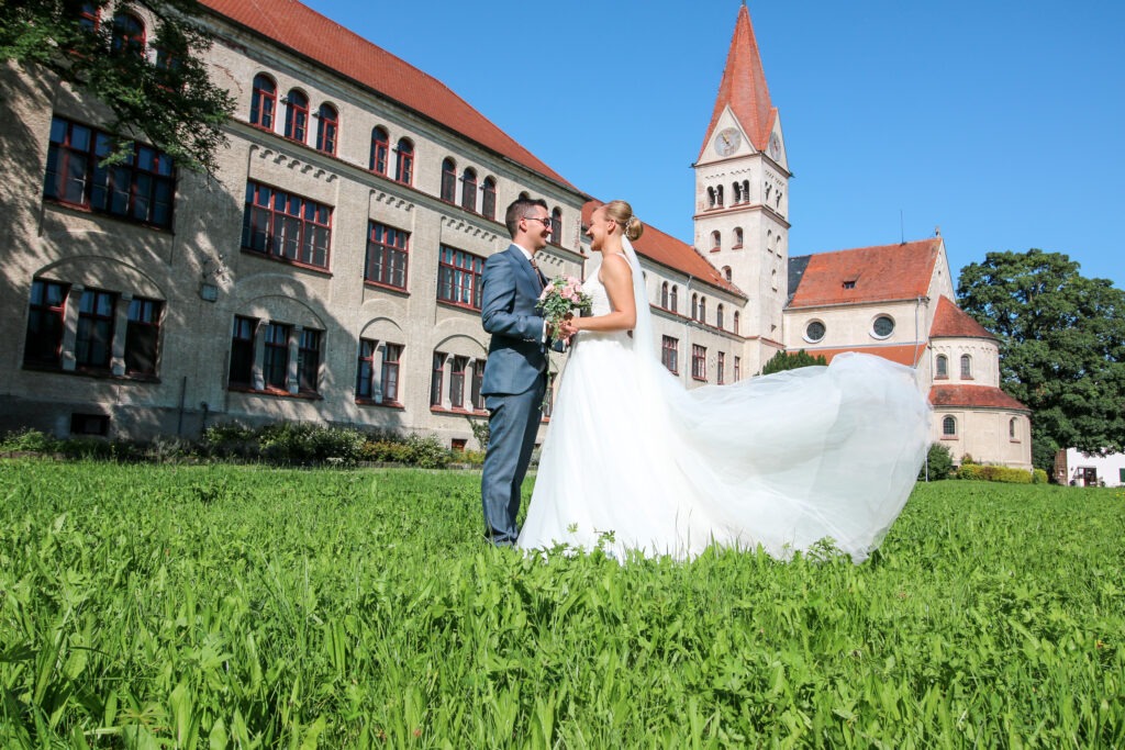 Hochzeitsreportage - Brautpaar, Gäste, Kirche, Eventlocation, Schlossgarten