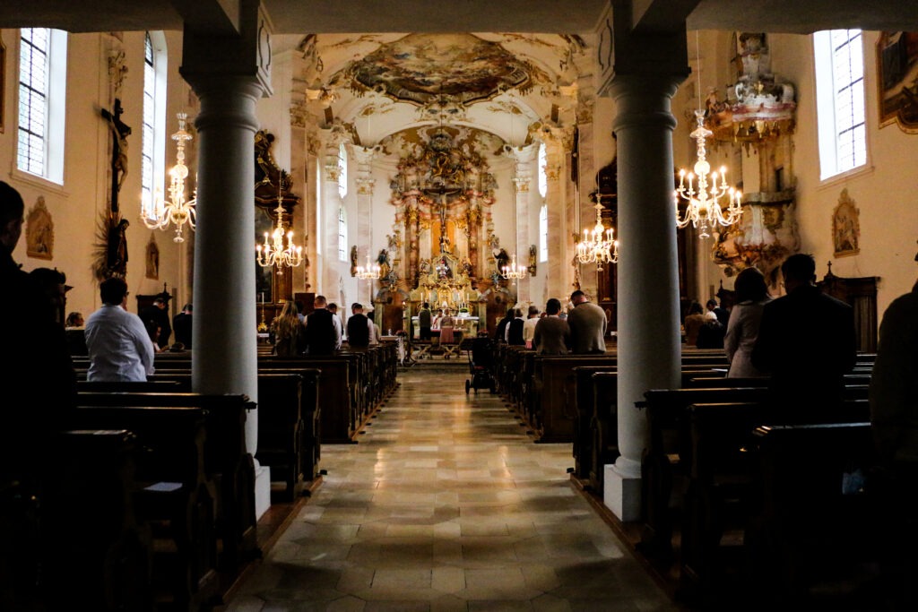 Hochzeitsreportage - Brautpaar - Kirche Jettingen - Eventlocation Edenhausen