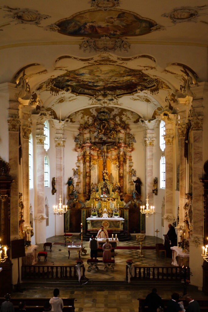 Hochzeitsreportage - Brautpaar - Kirche Jettingen - Eventlocation Edenhausen