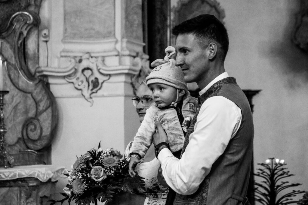 Hochzeitsreportage - Brautpaar - Kirche Jettingen - Eventlocation Edenhausen