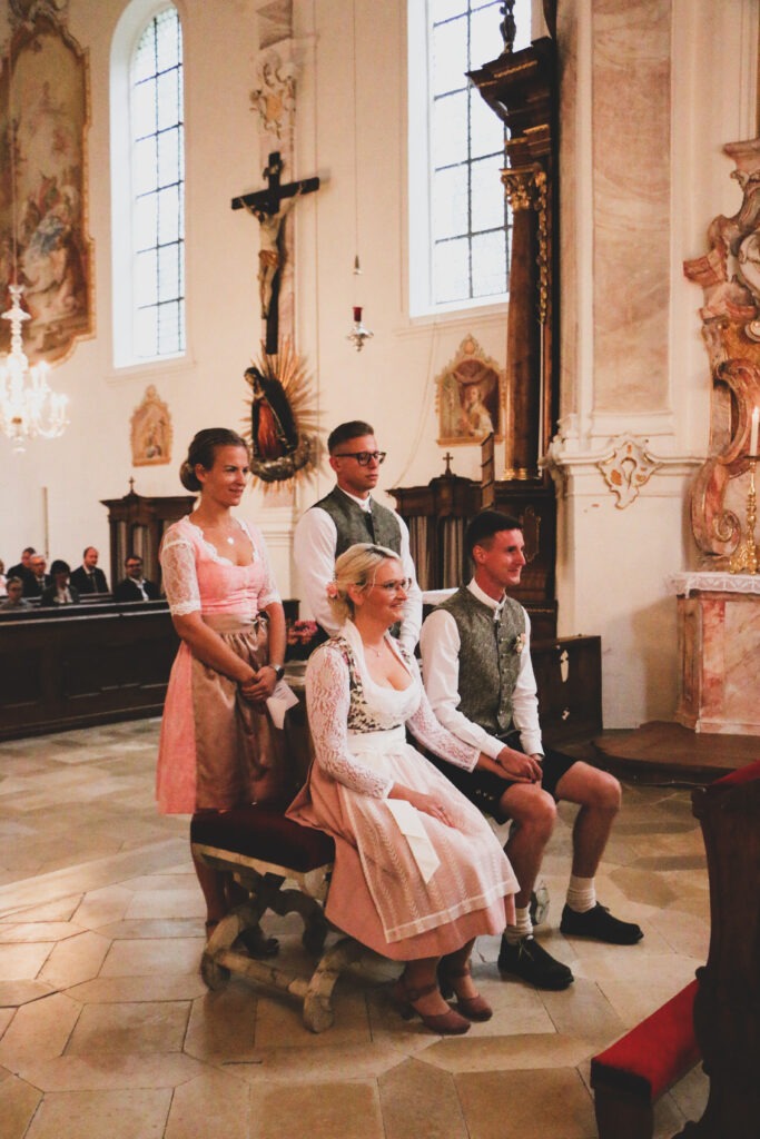 Hochzeitsreportage - Brautpaar - Kirche Jettingen - Eventlocation Edenhausen