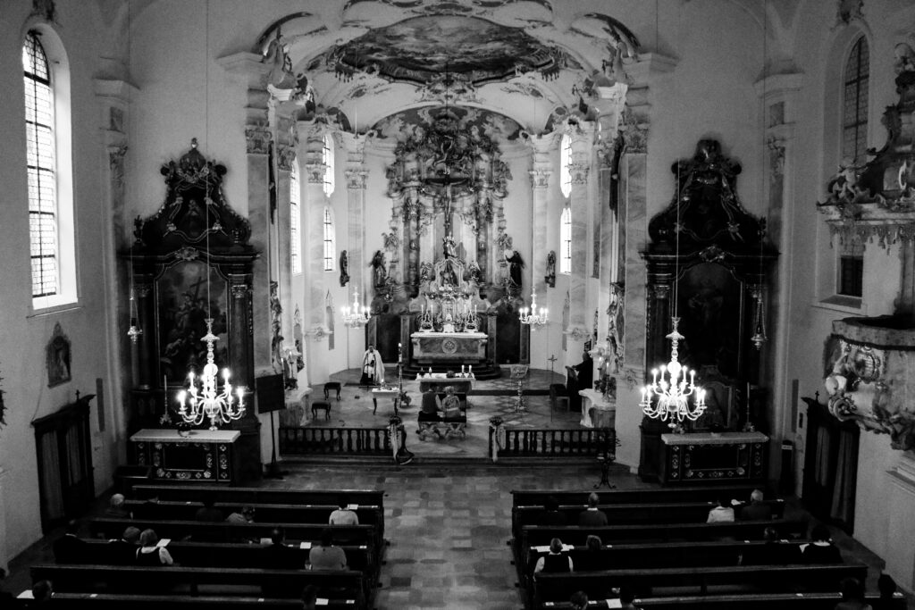 Hochzeitsreportage - Brautpaar - Kirche Jettingen - Eventlocation Edenhausen