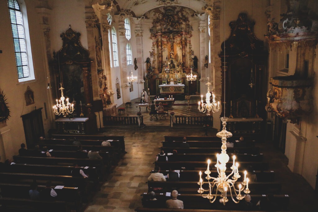 Hochzeitsreportage - Brautpaar - Kirche Jettingen - Eventlocation Edenhausen