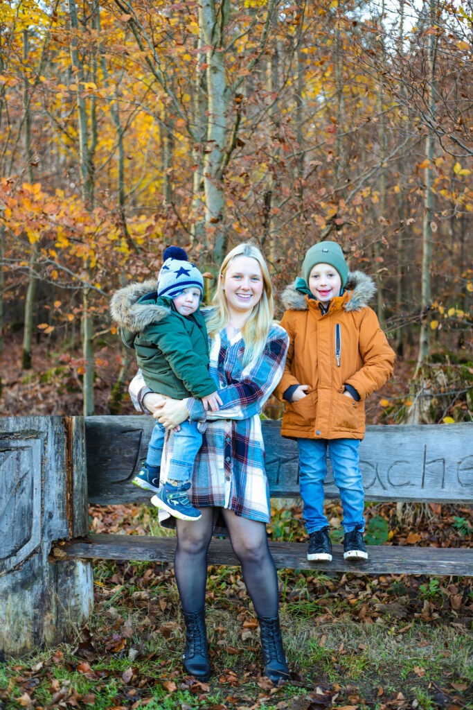Familienreportage - Kinder & Mutter im Wald