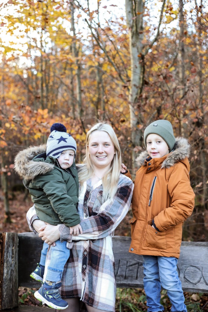 Familienreportage - Kinder & Mutter im Wald