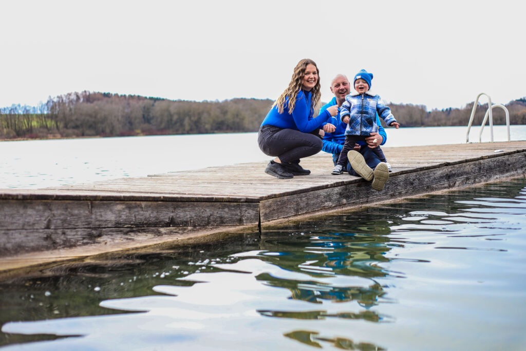 Familienreportage - Kind, Vater & Mutter am Weiher