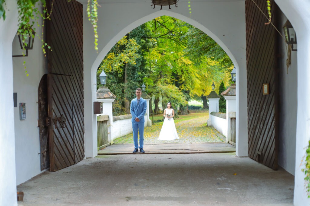 Standesamtliche Hochzeitsreportage - Brautpaar, Gäste, Standesamt, Schlossgarten, Schloss Neuburg a.d. Kammel