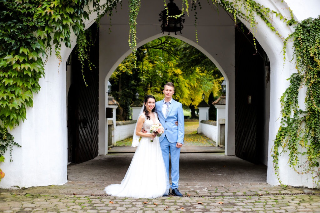 Standesamtliche Hochzeitsreportage - Brautpaar, Gäste, Standesamt, Schlossgarten, Schloss Neuburg a.d. Kammel