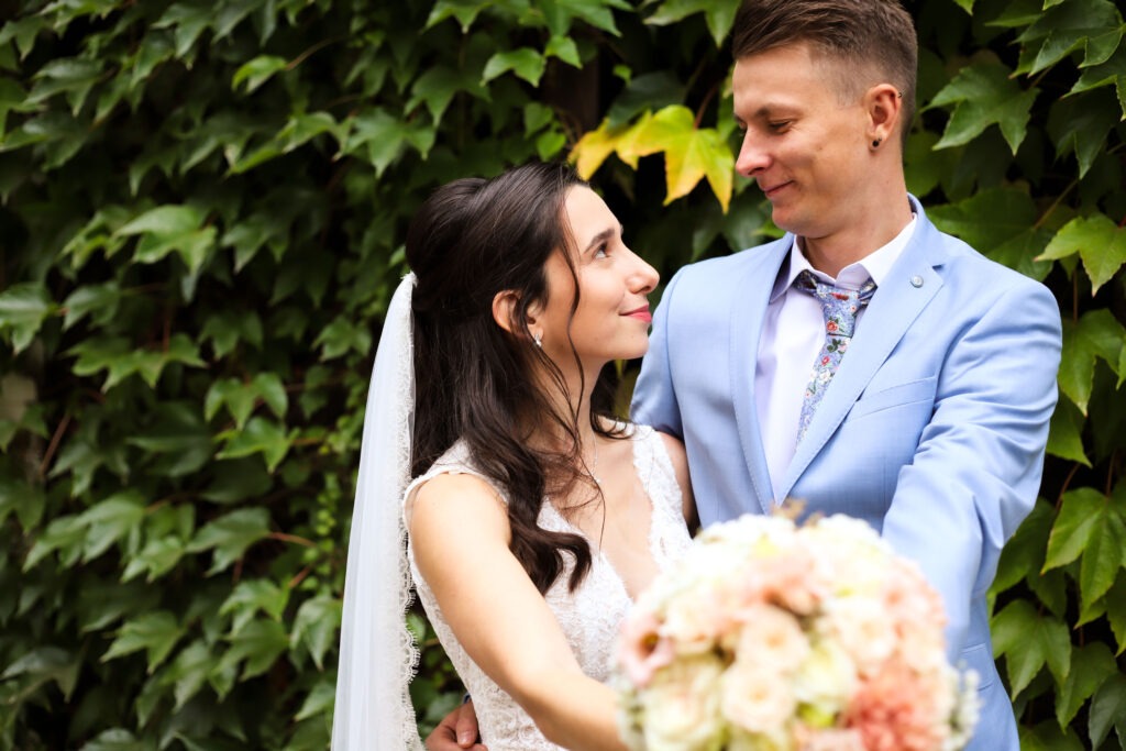 Standesamtliche Hochzeitsreportage - Brautpaar, Gäste, Standesamt, Schlossgarten, Schloss Neuburg a.d. Kammel