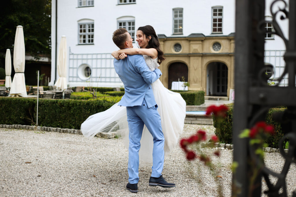 Standesamtliche Hochzeitsreportage - Brautpaar, Gäste, Standesamt, Schlossgarten, Schloss Neuburg a.d. Kammel
