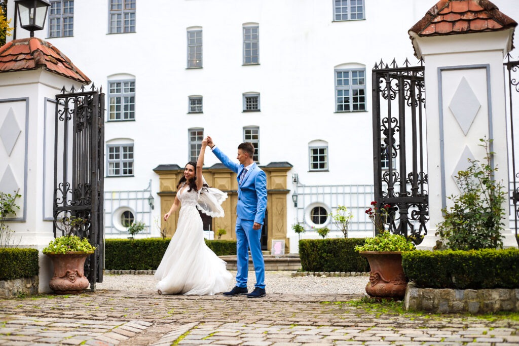 Standesamtliche Hochzeitsreportage - Brautpaar, Gäste, Standesamt, Schlossgarten, Schloss Neuburg a.d. Kammel