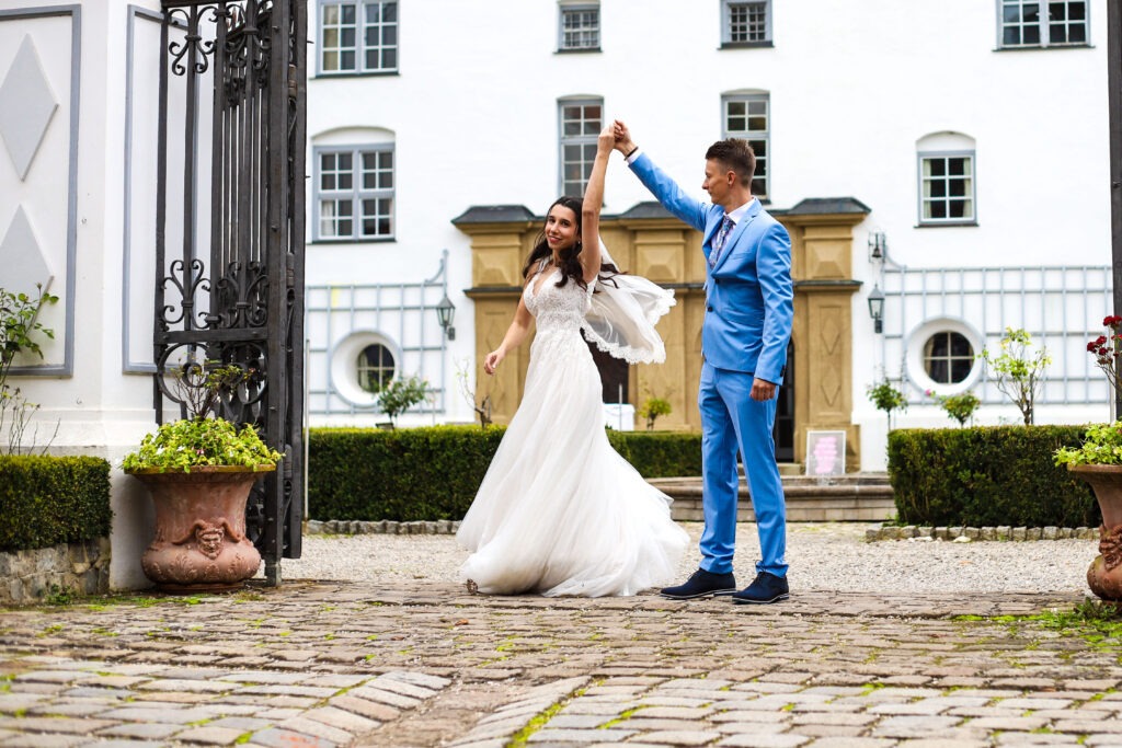 Standesamtliche Hochzeitsreportage - Brautpaar, Gäste, Standesamt, Schlossgarten, Schloss Neuburg a.d. Kammel