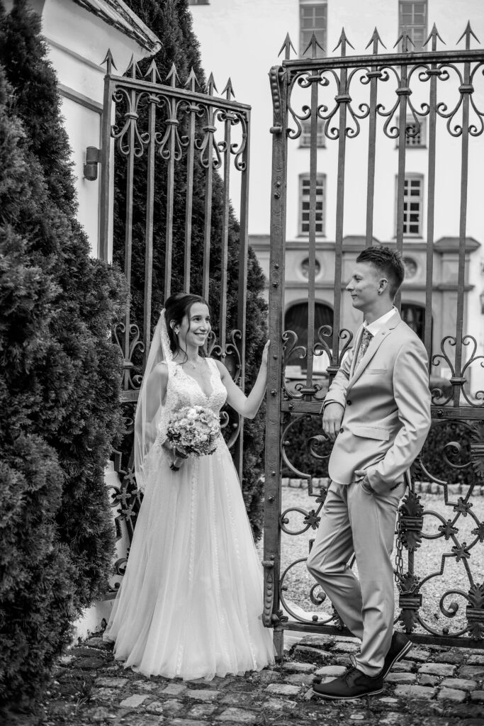 Standesamtliche Hochzeitsreportage - Brautpaar, Gäste, Standesamt, Schlossgarten, Schloss Neuburg a.d. Kammel