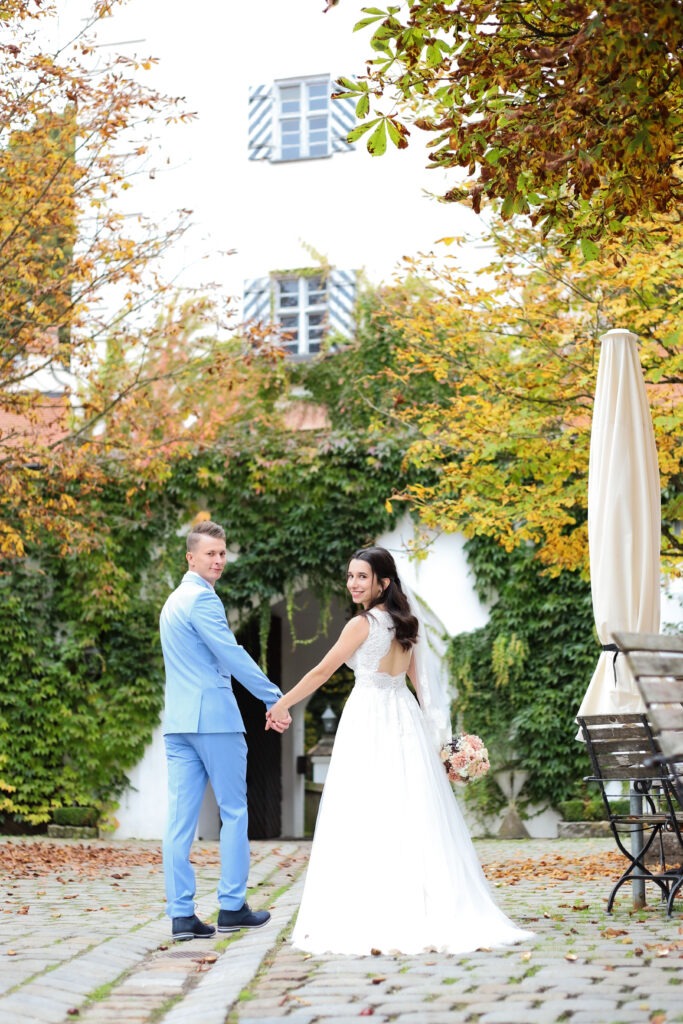 Standesamtliche Hochzeitsreportage - Brautpaar, Gäste, Standesamt, Schlossgarten, Schloss Neuburg a.d. Kammel