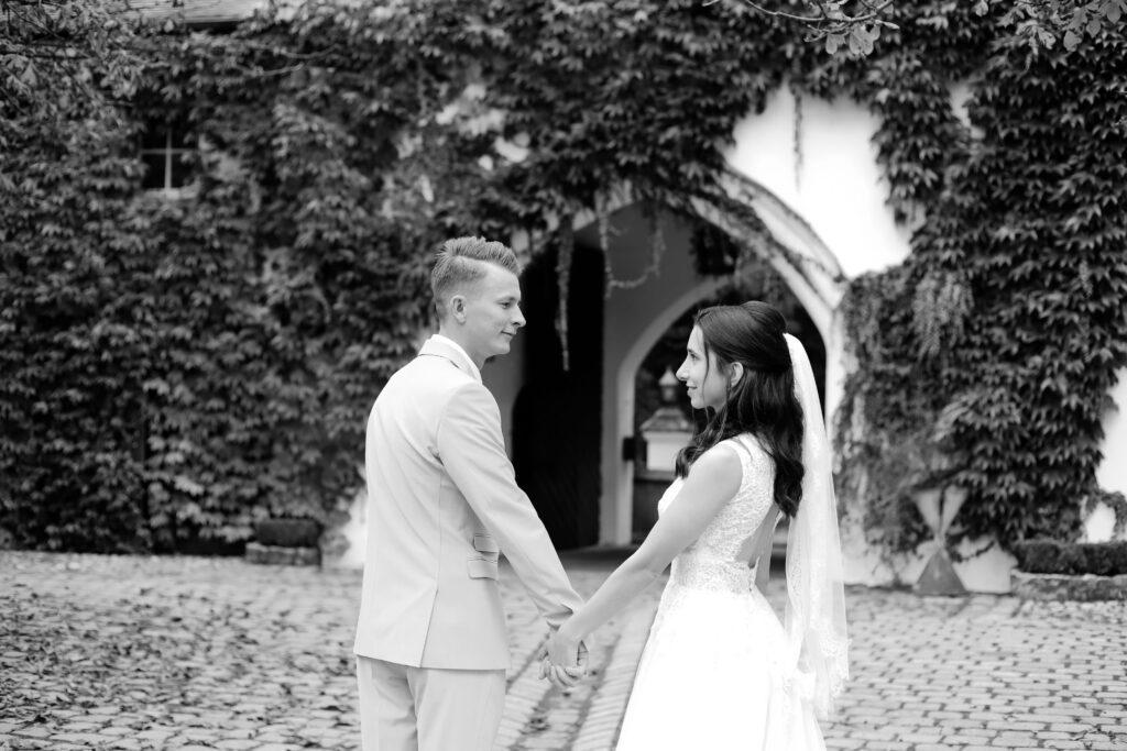 Standesamtliche Hochzeitsreportage - Brautpaar, Gäste, Standesamt, Schlossgarten, Schloss Neuburg a.d. Kammel