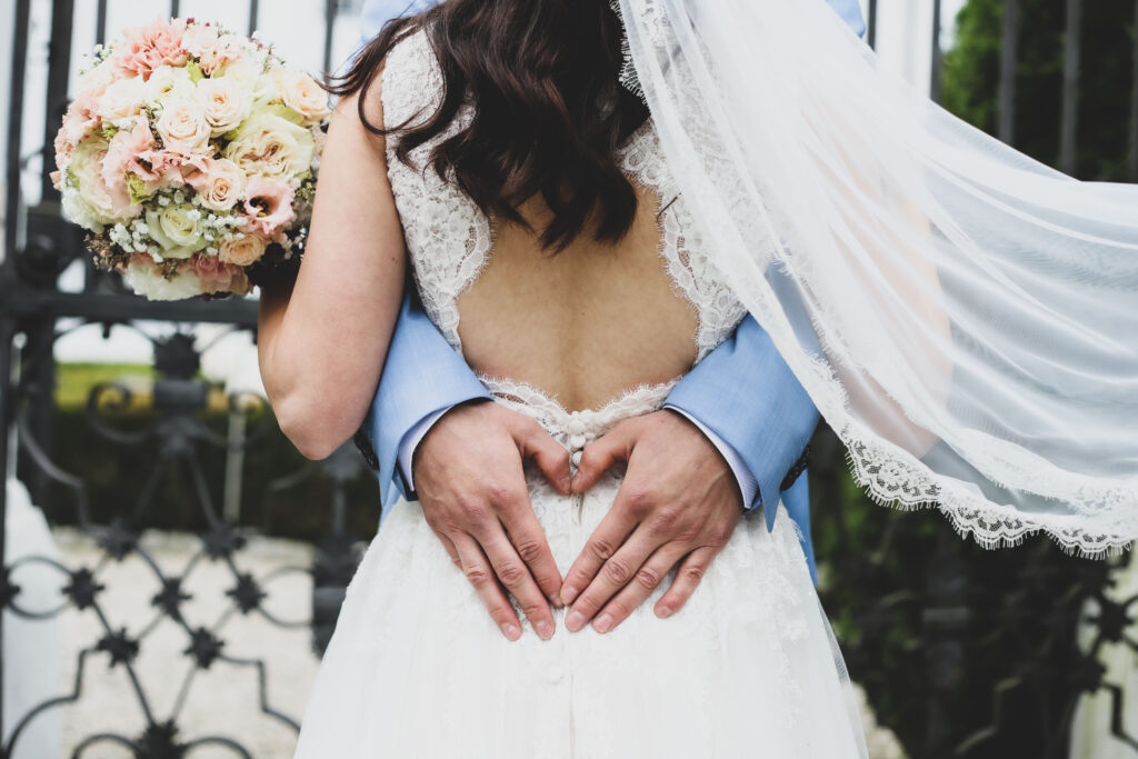 Standesamtliche Hochzeitsreportage - Brautpaar, Gäste, Standesamt, Schlossgarten, Schloss Neuburg a.d. Kammel