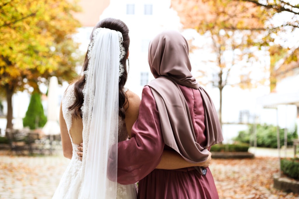 Standesamtliche Hochzeitsreportage - Brautpaar, Gäste, Standesamt, Schlossgarten, Schloss Neuburg a.d. Kammel