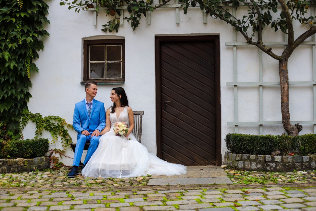 Standesamtliche Hochzeitsreportage - Brautpaar, Gäste, Standesamt, Schlossgarten, Schloss Neuburg a.d. Kammel