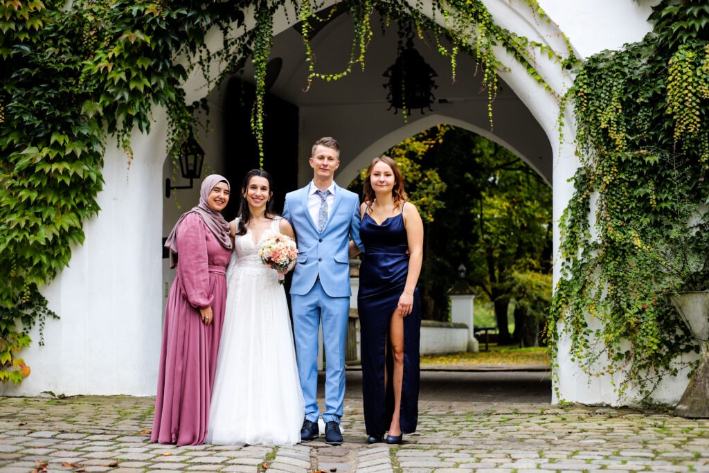 Standesamtliche Hochzeitsreportage - Brautpaar, Gäste, Standesamt, Schlossgarten, Schloss Neuburg a.d. Kammel