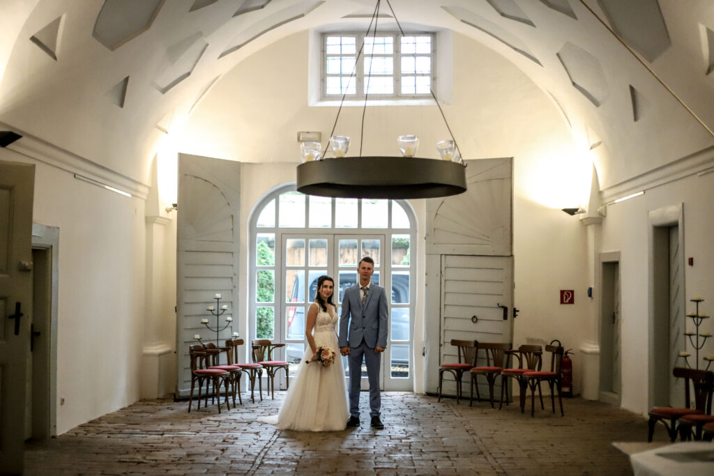 Standesamtliche Hochzeitsreportage - Brautpaar, Gäste, Standesamt, Schlossgarten, Schloss Neuburg a.d. Kammel