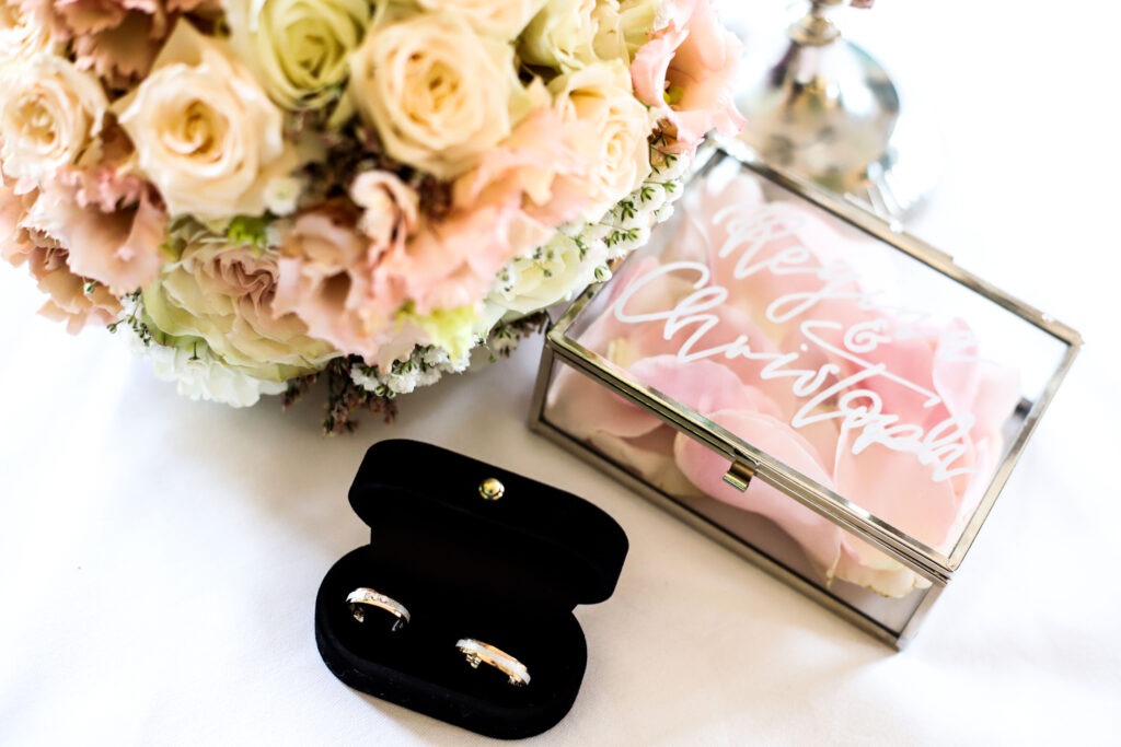 Standesamtliche Hochzeitsreportage - Brautpaar, Gäste, Standesamt, Schlossgarten, Schloss Neuburg a.d. Kammel