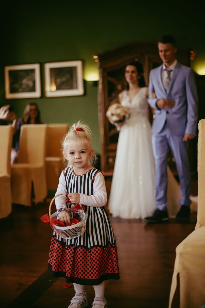 Standesamtliche Hochzeitsreportage - Brautpaar, Gäste, Standesamt, Schlossgarten, Schloss Neuburg a.d. Kammel