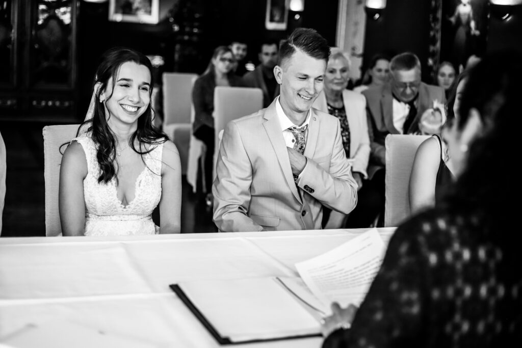 Standesamtliche Hochzeitsreportage - Brautpaar, Gäste, Standesamt, Schlossgarten, Schloss Neuburg a.d. Kammel