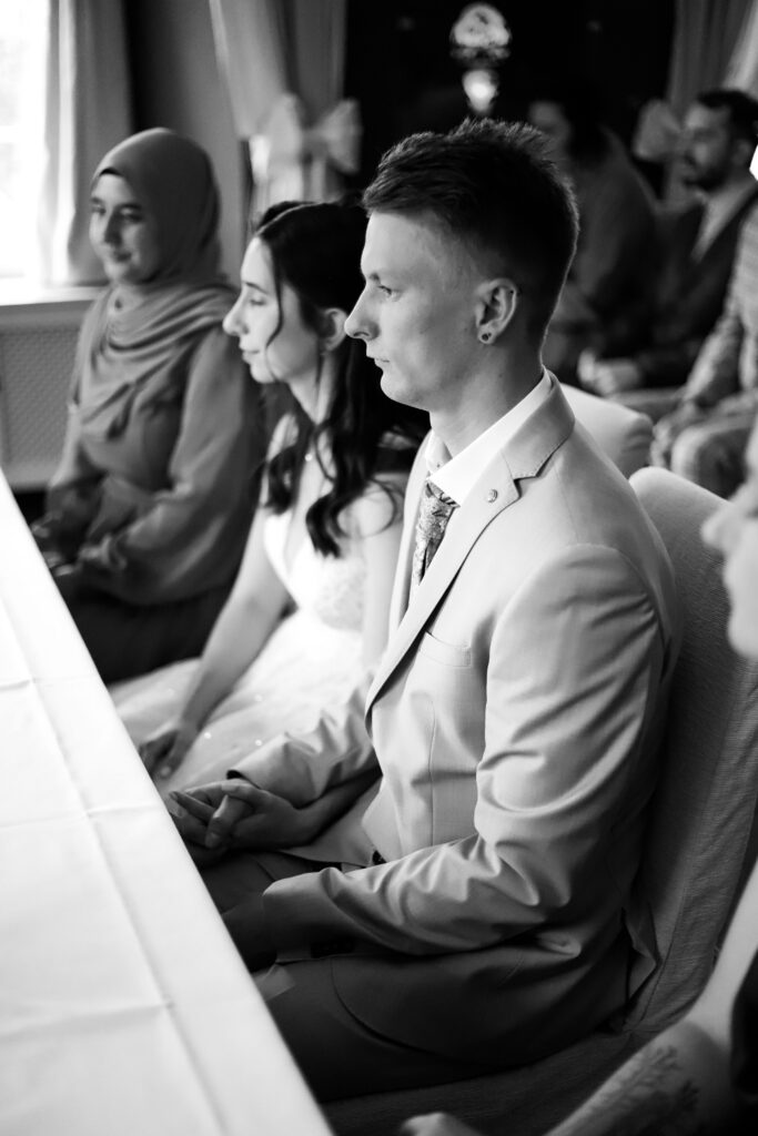 Standesamtliche Hochzeitsreportage - Brautpaar, Gäste, Standesamt, Schlossgarten, Schloss Neuburg a.d. Kammel