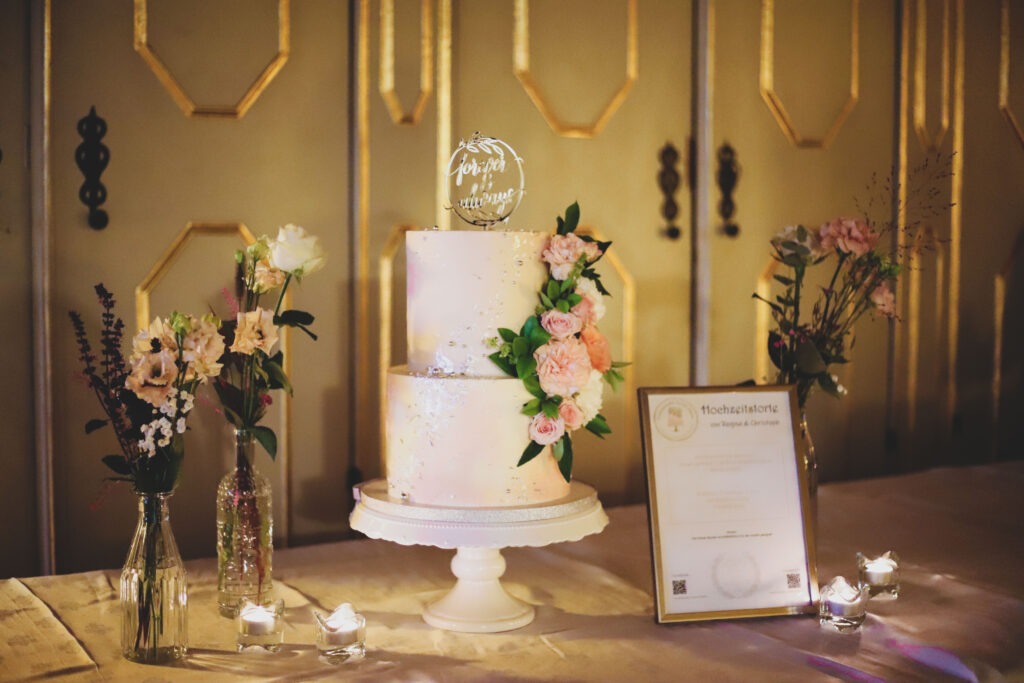 Standesamtliche Hochzeitsreportage - Brautpaar, Gäste, Standesamt, Schlossgarten, Schloss Neuburg a.d. Kammel