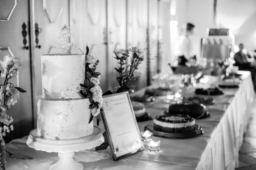 Standesamtliche Hochzeitsreportage - Brautpaar, Gäste, Standesamt, Schlossgarten, Schloss Neuburg a.d. Kammel