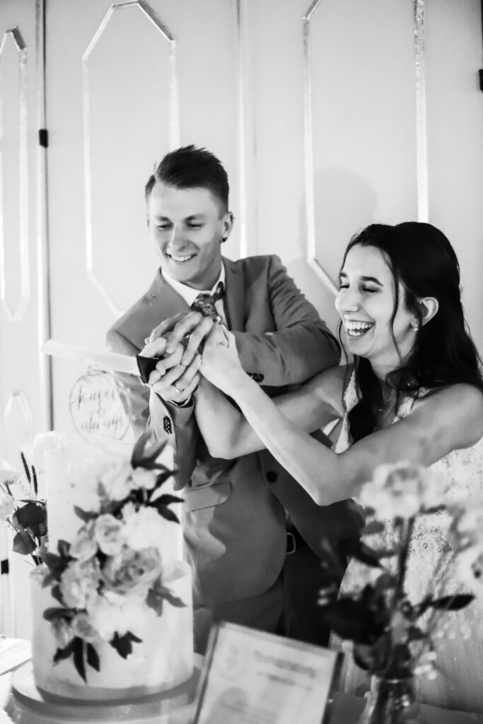 Standesamtliche Hochzeitsreportage - Brautpaar, Gäste, Standesamt, Schlossgarten, Schloss Neuburg a.d. Kammel