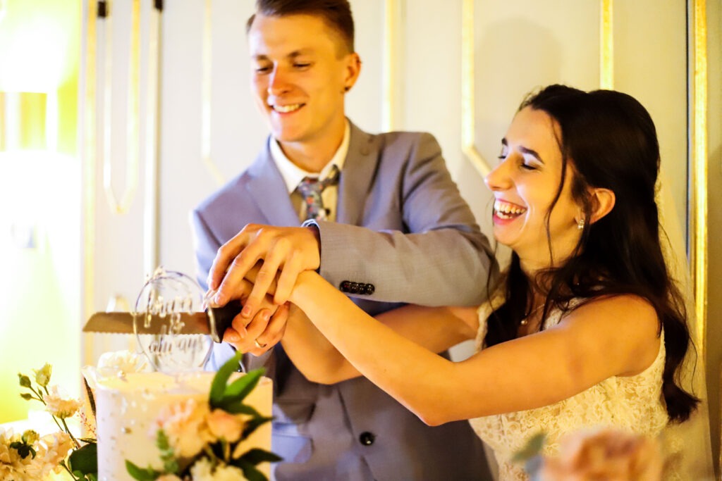 Standesamtliche Hochzeitsreportage - Brautpaar, Gäste, Standesamt, Schlossgarten, Schloss Neuburg a.d. Kammel