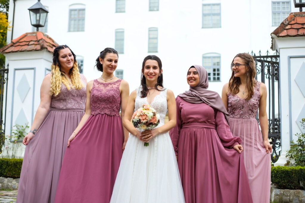 Standesamtliche Hochzeitsreportage - Brautpaar, Gäste, Standesamt, Schlossgarten, Schloss Neuburg a.d. Kammel