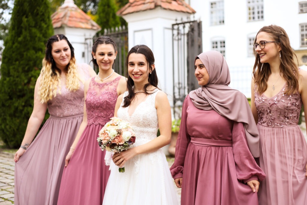 Standesamtliche Hochzeitsreportage - Brautpaar, Gäste, Standesamt, Schlossgarten, Schloss Neuburg a.d. Kammel