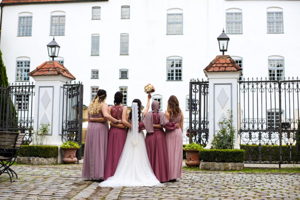 Standesamtliche Hochzeitsreportage - Brautpaar, Gäste, Standesamt, Schlossgarten, Schloss Neuburg a.d. Kammel
