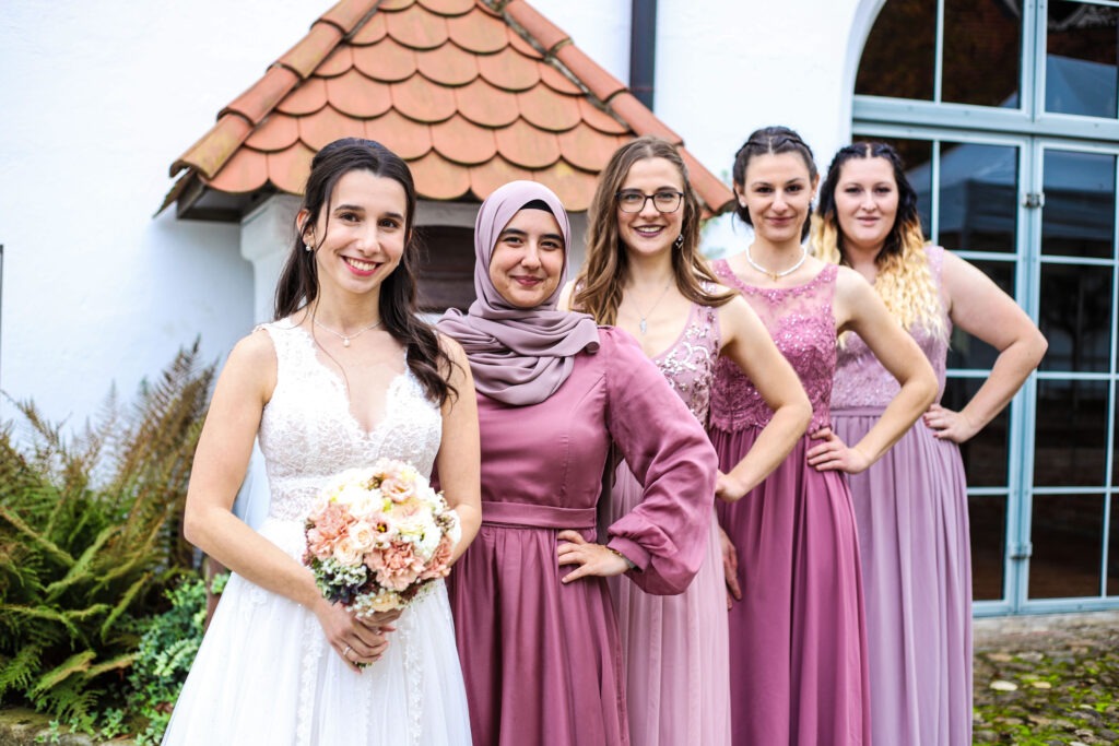 Standesamtliche Hochzeitsreportage - Brautpaar, Gäste, Standesamt, Schlossgarten, Schloss Neuburg a.d. Kammel